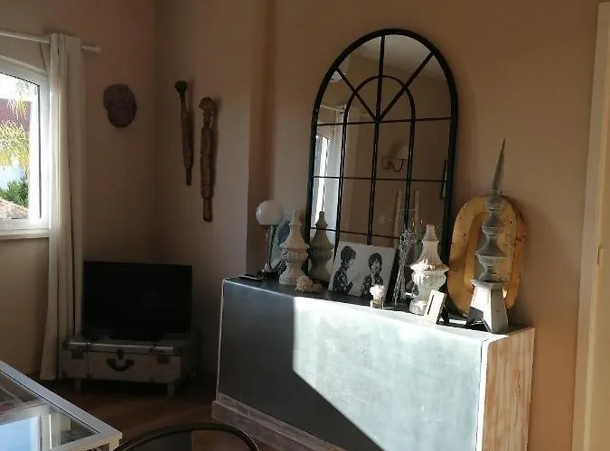 Nora Velha T1 טאווירה